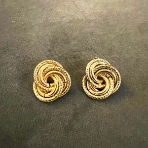 FREE 🆓 with Any Two Purchases - BRAND NEW GoldEn Color Earrings